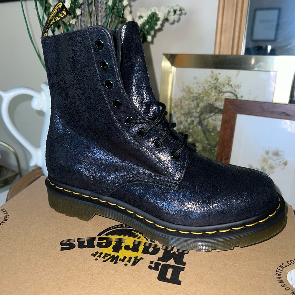 Dr. Martens 1460 Pascal Iridescent Crackle Black boots